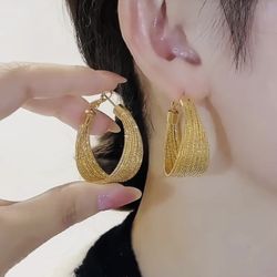 A Pair of Vintage-Style Women'S Earrings with a Geometric Iron Texture, Perfect for Holidays.