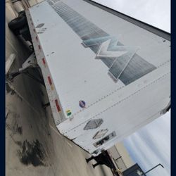 2001 UTILITY 28FT LIFTGATE