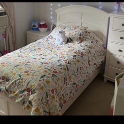White Twin Platform Bedroom Set