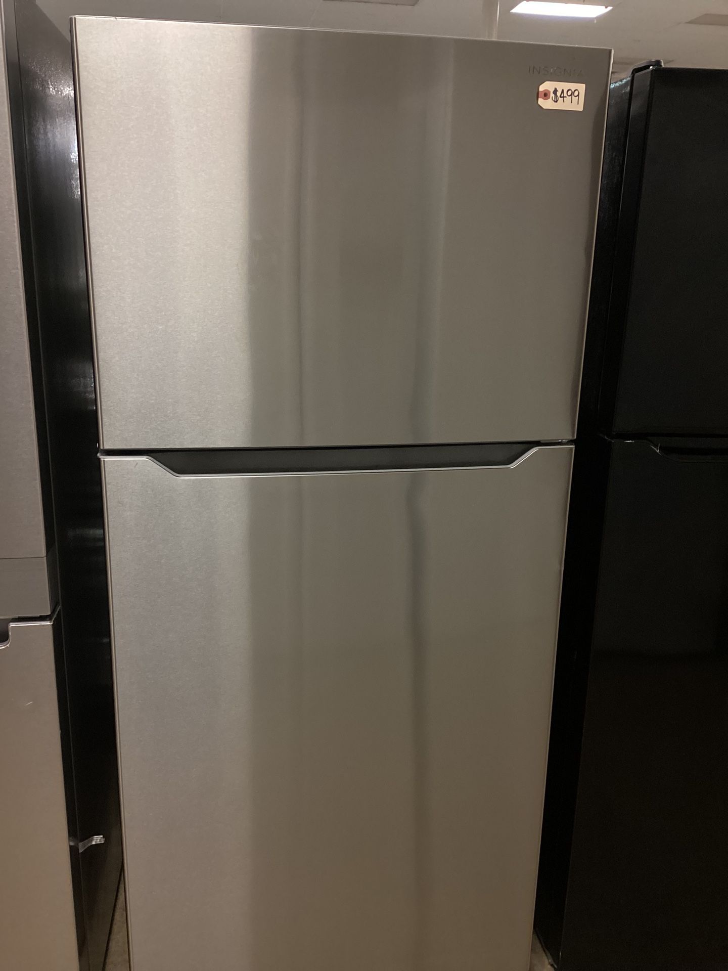 Insignia Top Freezer Refrigerator