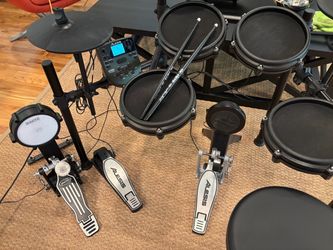 ALESIS NITRO ELECTRIC DRUM KIT WITH DOUBLE KICK DRUMS
