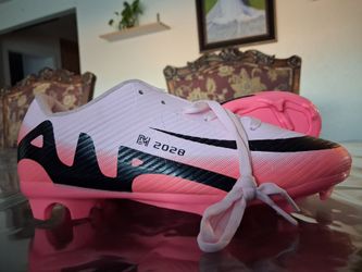 Soccer cleats us size 8.5