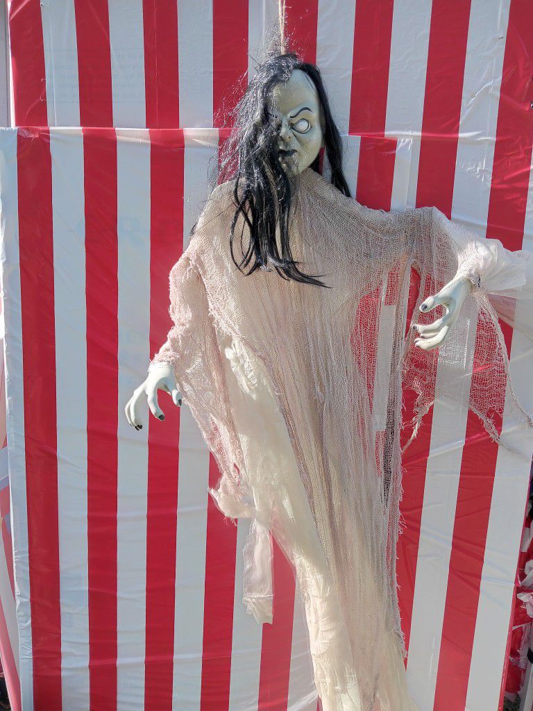 5' Hanging Zombie Girl Decoration