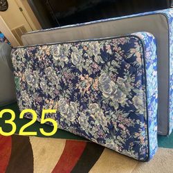 🩷🩷1- $$240-matching blue floral  twin mattress and box. (Not new)    - I stock up on these from purchasing them in Seattle and Tri Cities and bringi