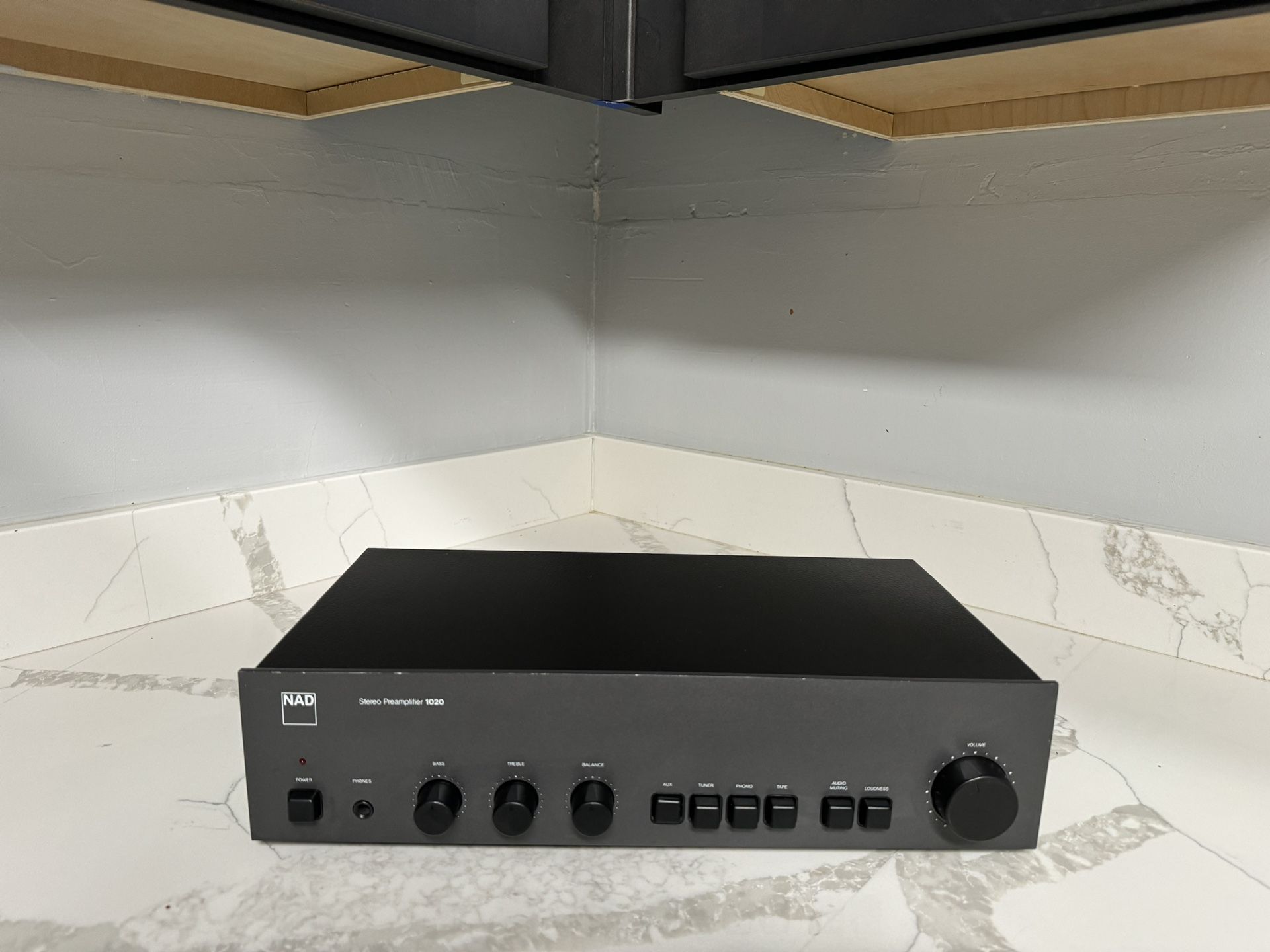 NAD 1020 Preamplifier