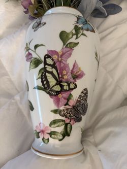 Franklin Porcelain Butterfly Vase- Make Offer