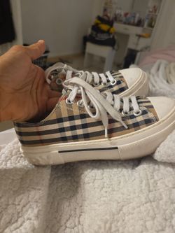 Burberry shoes women