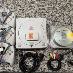 Sega Dreamcast (includes both VGA & RCA cables)