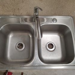 Stainless Steel Sink w/Price Pfister Faucet & In-Sink-Erator Garbage Disposal