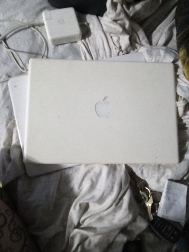 Apple Laptop