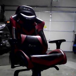 *NEED SOLD TODAY - MSG ME AN OFFER* Clutch Chairz - Premium Gaming/office chair, Throttle series, same chair Pewdiepie uses!