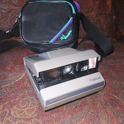 Polaroid Spectra System Instant Film Camera

with Carrying Case. Vintage Camera.