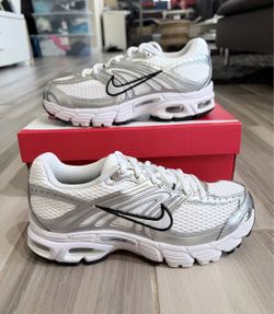 Women's Nike Air Max Moto 2K Shoes -White Metallic Silver Photon Dust - Size 8, 9.5