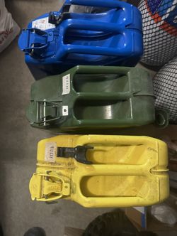 Wavian 20L Jerry Gas Cans *** USED ONCE LIKE NEW
