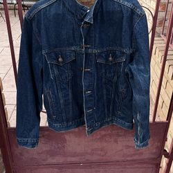 1990 vintage men’s Levi’s jean jacket size 44