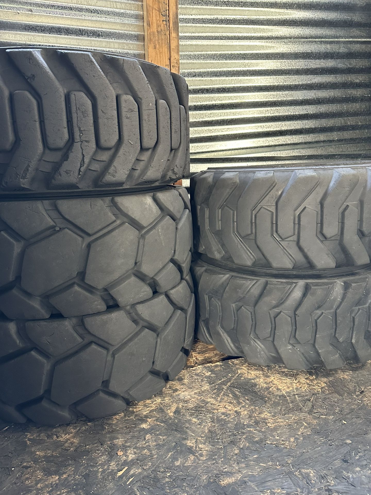 12-16.5 Bobcat , Skid steer , Skip Loader Tractor Tires