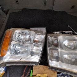 2002-2006 Cadillac Escalade Headlights 