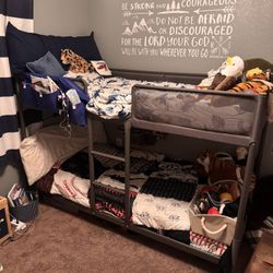 Kids Twin Sized Bunkbed 