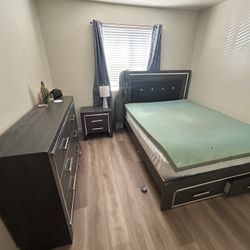 Queen Bedroom Set