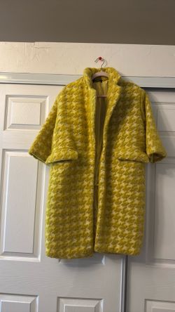 Lemon yellow woolen coat,fashionable cut