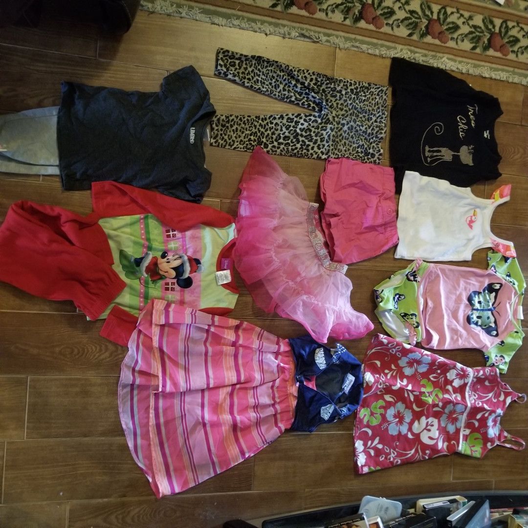 Girls size 3 clothes, very clean 13 pieces "very nice"
