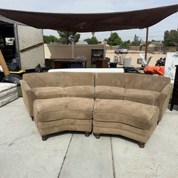 BASSETT Slight Curved Couch with Ottomans 