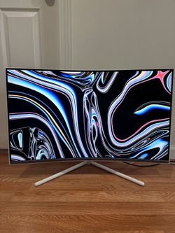 SAMSUNG 4K 32" CURVED MONITOR