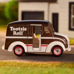 2022 Matchbox Premium Tootsie Roll Divco Milk Truck ⭐️NEW-IN-BOX⭐️