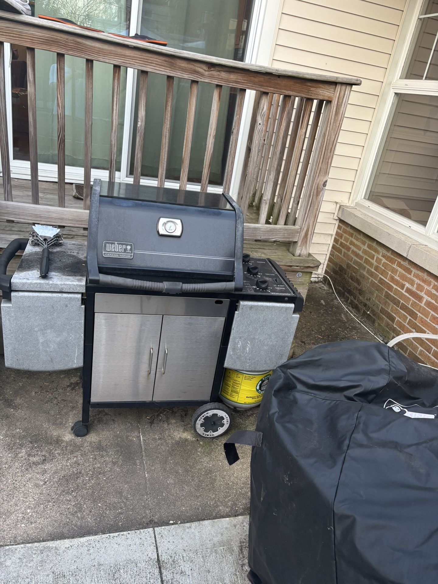 Weber Genesis Silver 3 burner grill w Kong Cover and 2 empty tanks $50.