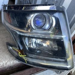 RIGHT SIDE HEADLIGHT 2015-2020 CHEVROLET TAHOE O SUBURBAN 