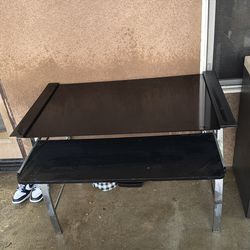 Black desk (price is negotiable)