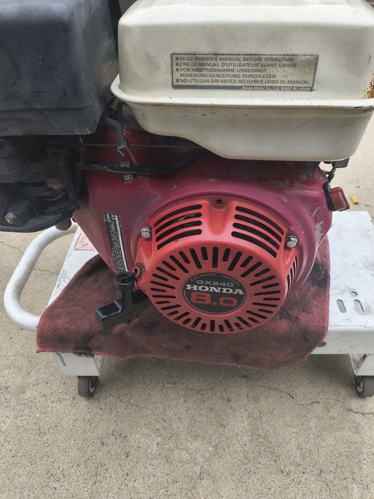 Honda Engine GX 240.