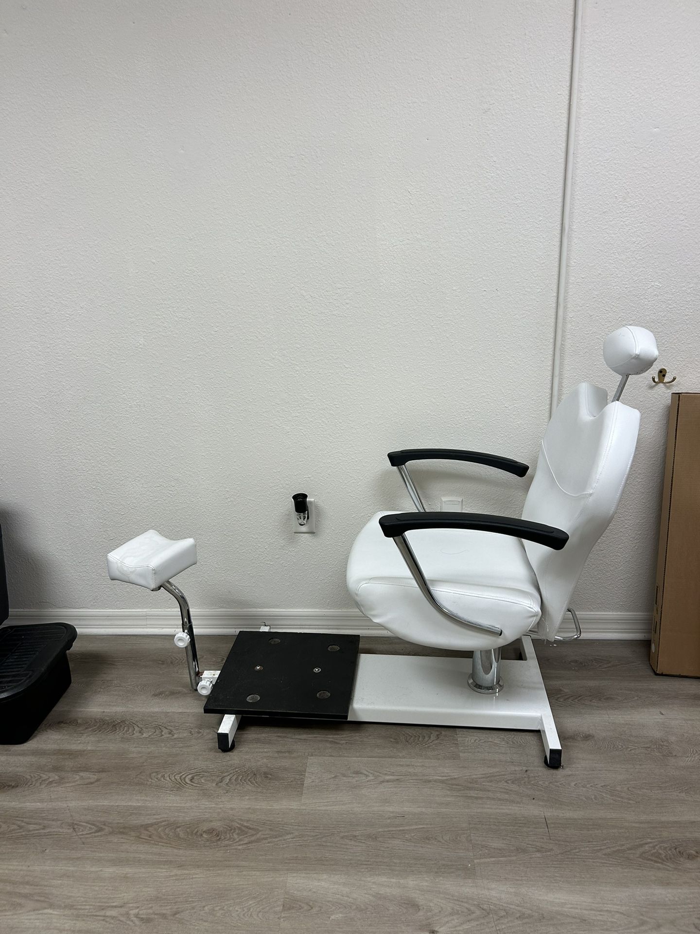Portable Pedicure Chair- Make An Offer!