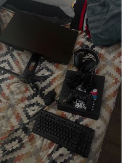Monitor, ps4 with controller, headset, keyboard and mouse