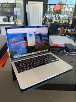 Apple 13” MacBook Pro M2 Chip 8GB Ram 256SSD! 90 day warranty! We offer financing!