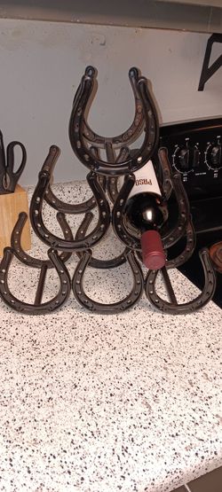 Metal Horseshoe Wine Bottle rack