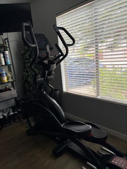 Sole E-95 Elliptical machine