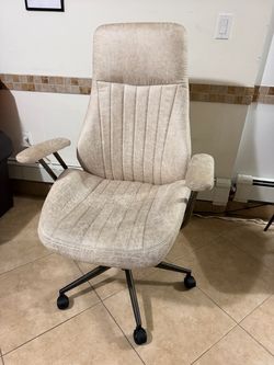 Beige Executive Office Chair – High Back – Ergonomic & Comfortable