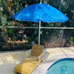 $20 Kids Wooden Lounge Chair with umbrella ☂️ can be painted as desired