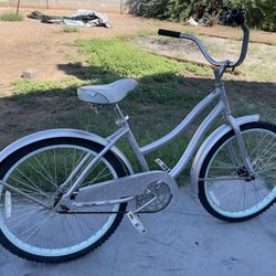 Girls/Women’s Beach Cruiser Bike (24’ Read Description)