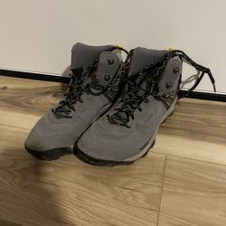keen hiking boots men