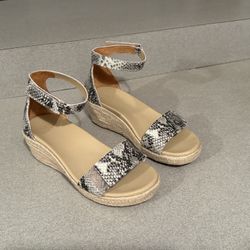 Snakeskin platform sandals - Size 8.5