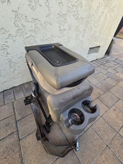 02-06 Chevy Silverado Sierra Avalanche Center Console/ Jump Seat