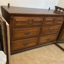 Dresser With Mirror