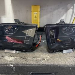 2005-2009 Ford Mustang Headlights 