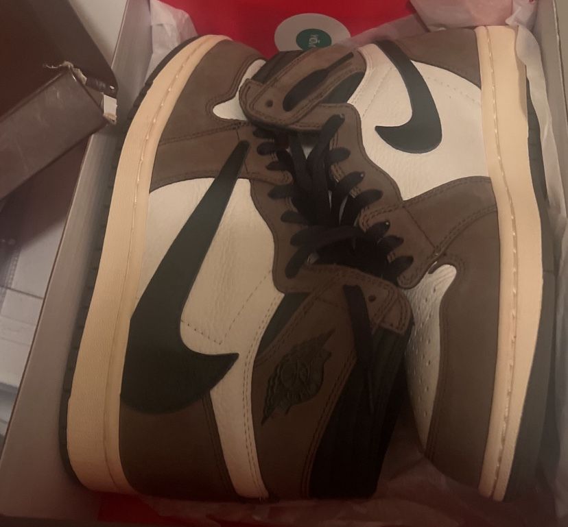 TravisScott Size 9.5