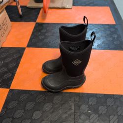Kids Muck Boots Size 12 Like New