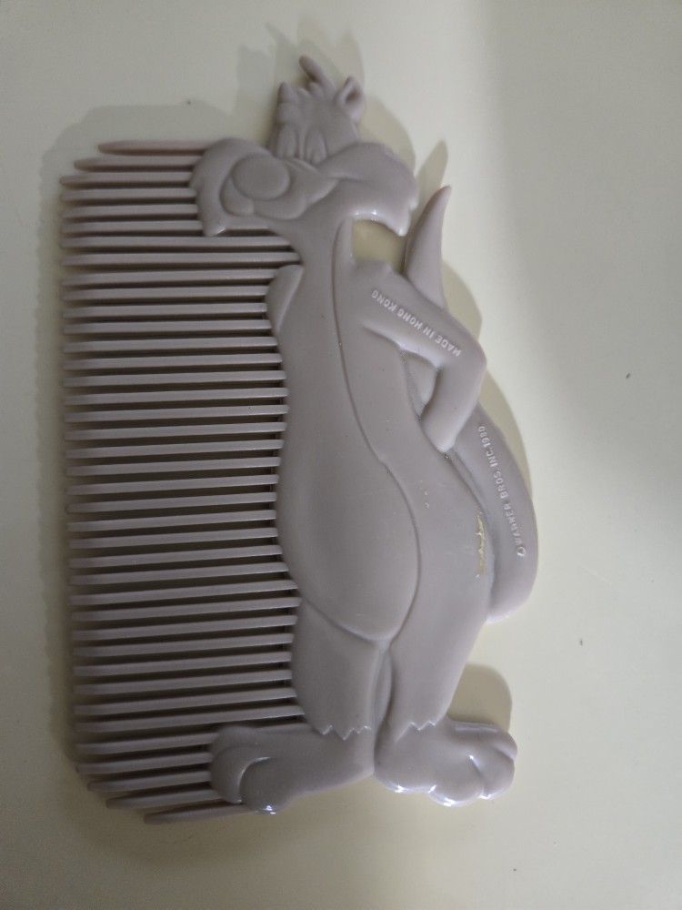 VINTAGE 1980 Sylvester Comb