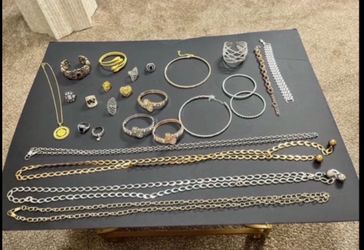 Lot of woman’s custom jewelry for$80 all pick up in Gaithersburg md20877