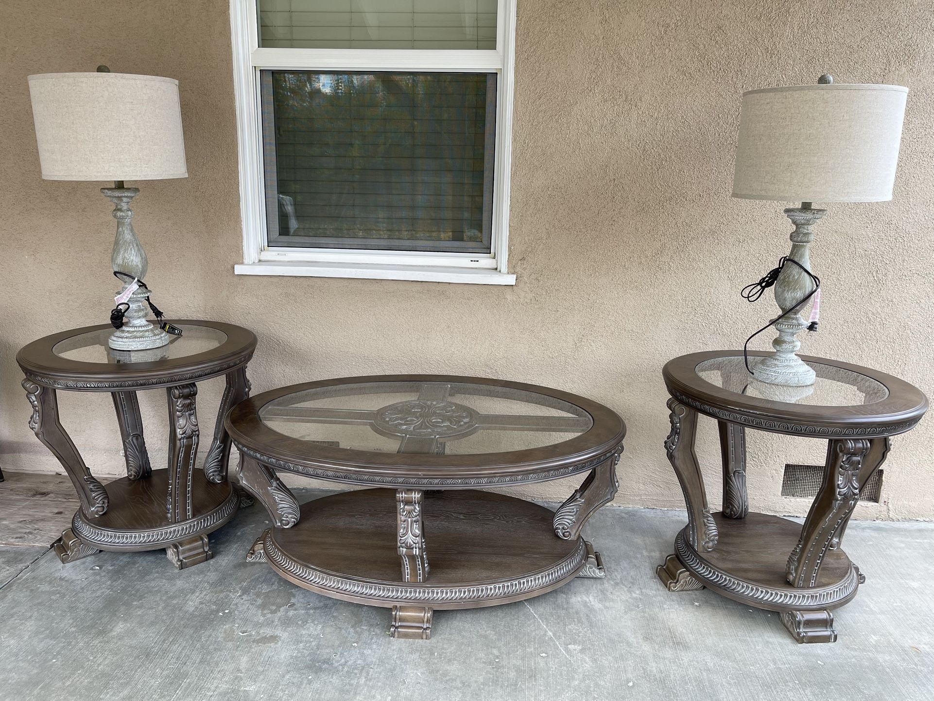 1 Coffee Table With 2 End Tables And 4 Lamps